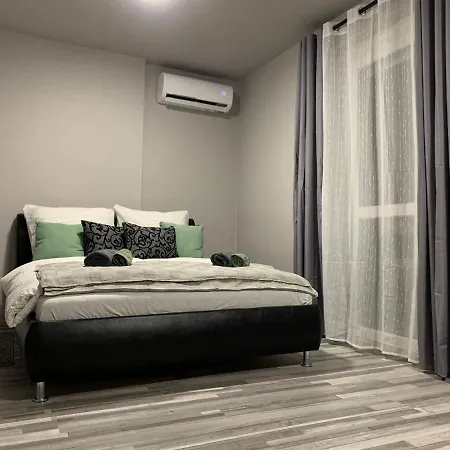 Backyard Apartman Apartman