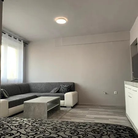 Backyard Apartman Apartman *