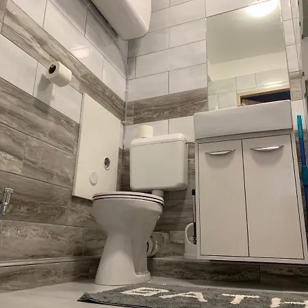 Backyard Apartman Apartman *